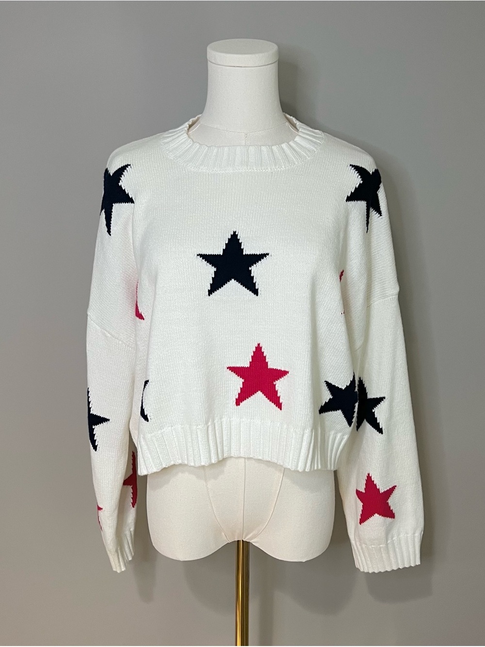 Moon & Madison Cropped Star Sweater Size L